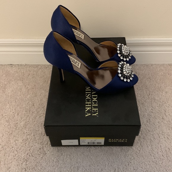 NIB Badgley Mischka Lacie Navy Satin Pumps - Picture 4 of 8